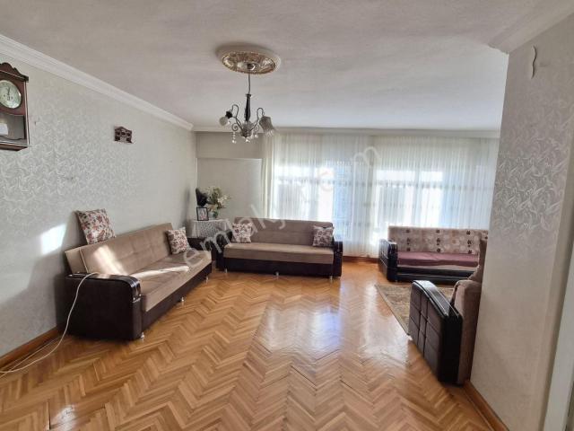 Abidin Paşada 160 Metre 3. Katta 3+1 Satılık Daire Salon Bağımsızdır