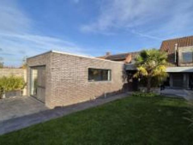 ABSOLUTE TOPPER ! Verbazend ruime woning met praktijk/bure