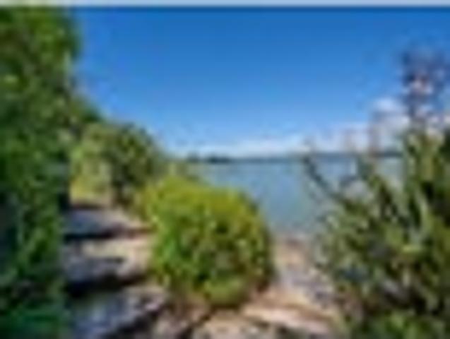 ABSOLUTE WATERFRONT HOME WITH MOORING