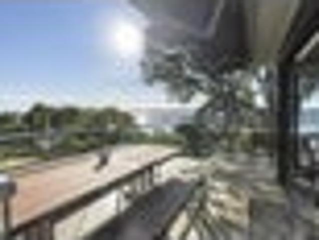 Absolute Waterfront Lifestyle & Views on 1421sqm