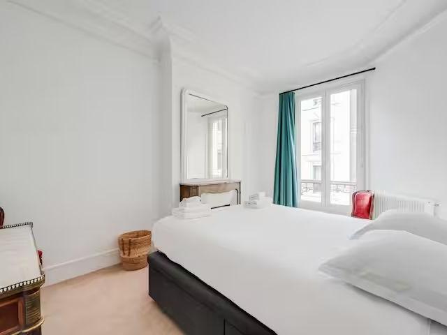 Absolute Comfort in a Large Apartment Moulin Rouge/Montmartre, Paris Amsterdam Apartments for Rent