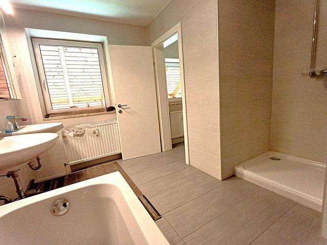 Absolute Ruhelage in Seiersberg bei Graz: komplette Haus Etage. 123m² Wohnfläche. 4 Zimmer. Top Infra.