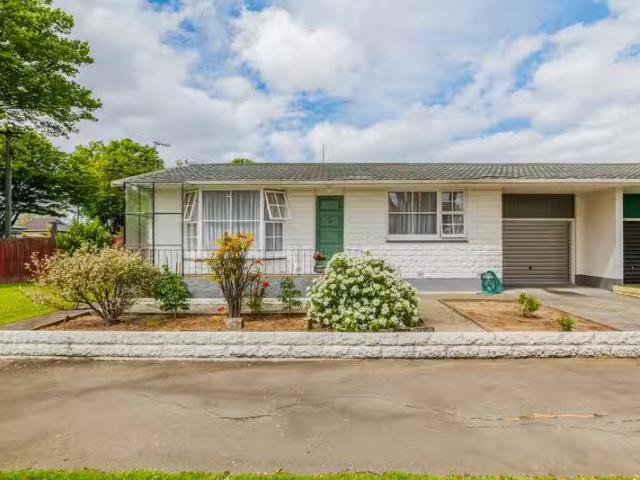 Absolutely Dee lightful – First National Real Estate
