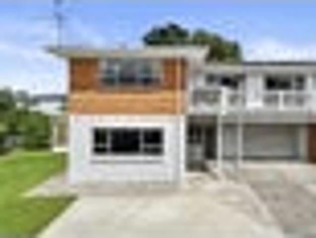 Huge 280 m2 Home Biggest Duplex in Town!