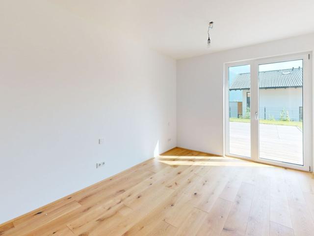 Absoluter 3 Zimmer Gartentraum am Mondsee mit privatem Seezugang | Sofort bezugsfertig!