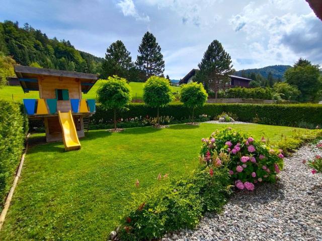 Absolutes Juwel wartet darauf eine neue Familie willkommen zu heißen