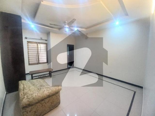 Abu bakar block 7 marla sinlge unit full house with gass like a brand new good condition main boulevard road walking distance to park and commercial available for sale at bahria town phase 8 rawalpindi islambad bahria town phase 8 abu bakar block