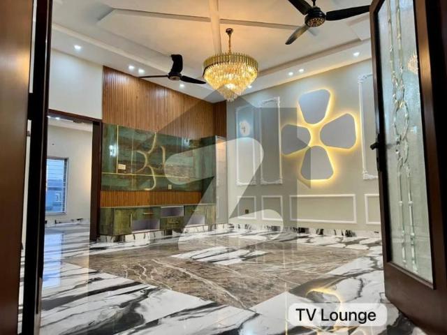 Abubaker Block 7 Marla Category House For Sale Proper Double Unit Park Face Five Master Bedrooms Gas Installed Bahria Town Phase 8 Abu Bakar Block