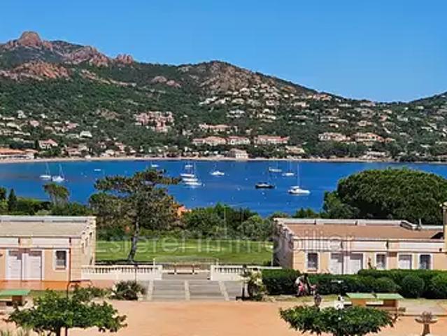 Agay 83530 Achat / Vente appartement 3 pièces t3 au dernier étage piscine