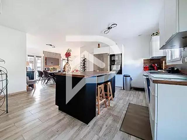 Agde 34300 Achat / Vente maison 4 pièces t4 au dernier étage piscine