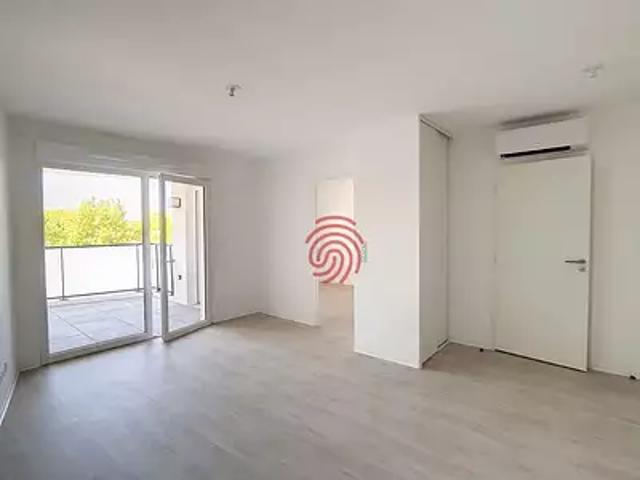 Agde 34300 Location appartement 2 pièces t2 au dernier étage terrasse