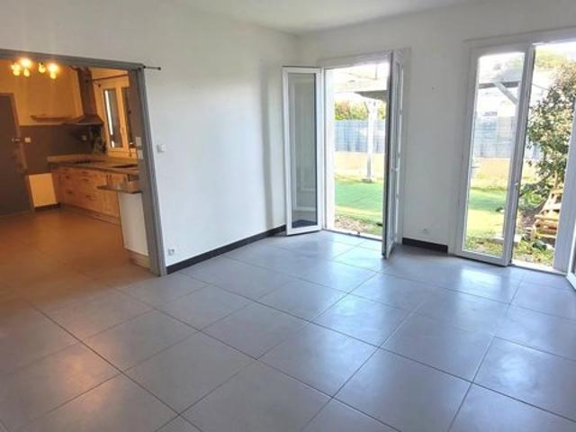 A Vendre Agde 34300 dans Quartier calme Villa de 3 pièces de plain pied avec grand garage sur terrain de 378m²