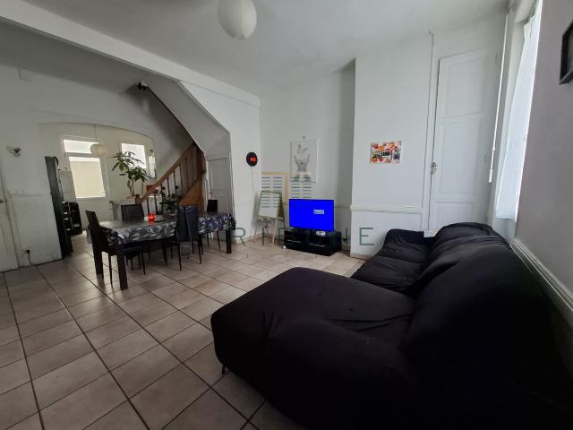 MAISON DE VILLE 3 CHAMBRES AGEN CENTRE INVESTISSEMENT LOCATIF COUR LOYER 800 €