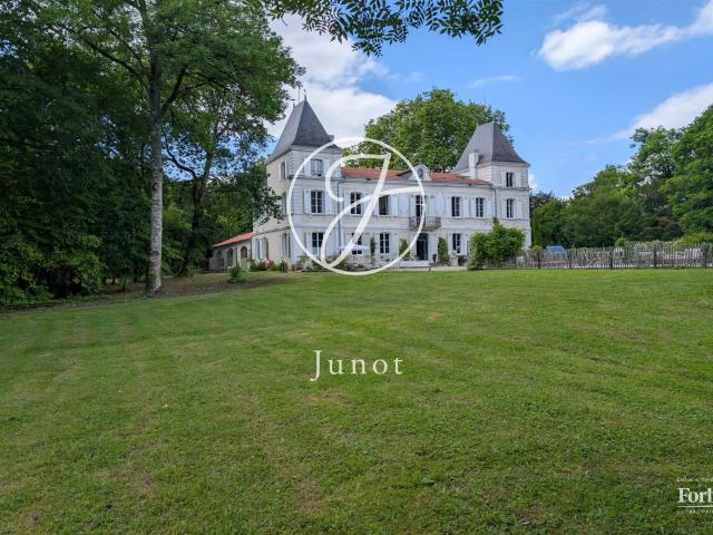 Agen Lot Et Garonne Domaine rénové, meublé, XIXe de 700m. 700m² Agen