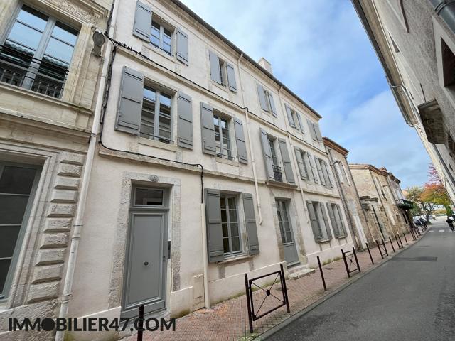 AGEN, quartier Mairie,grand T2 avec cour, dans immeuble bourgeois