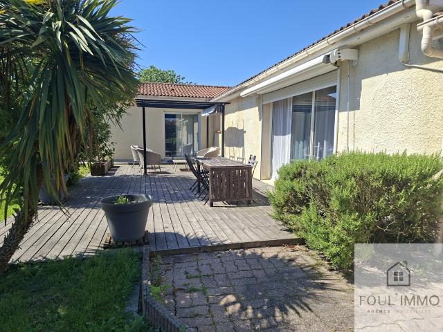 AGEN rive gauche ROQUEFORT maison avec jardin