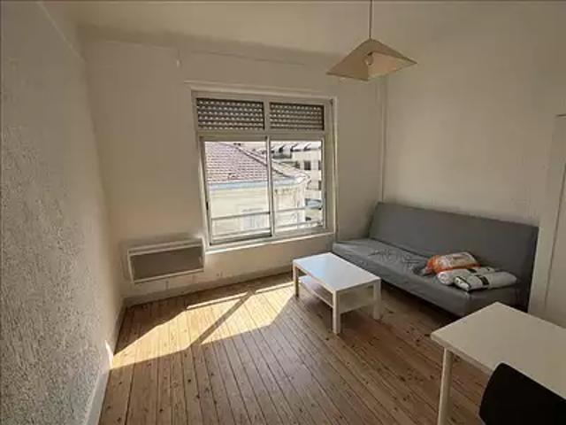 Agen 47000 Location appartement 1 pièce t1 au dernier étage