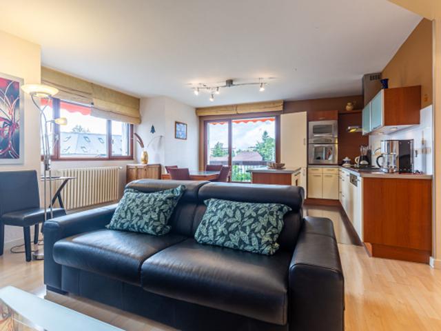 AGENCE IMMOBILIERE LAFORET 'TOURNESOL' ANNECY APPARTEMENT T3 TRAVERSANT de 73.59m² BALCONS CAVE GARAGE en option