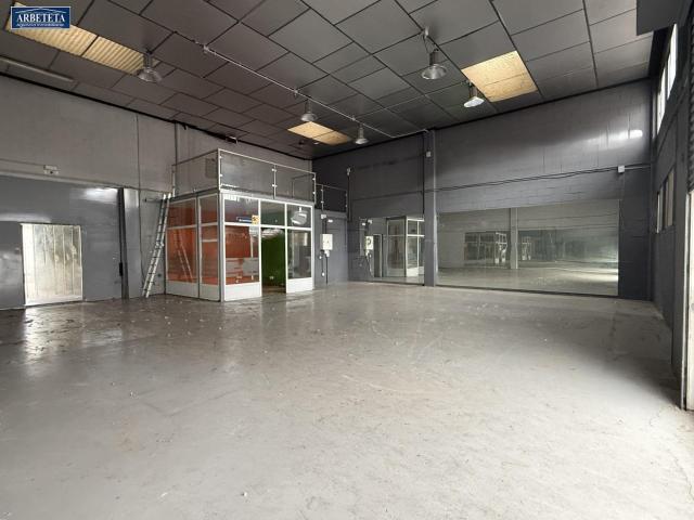 Agencia Inmobiliaria Arbeteta, ALQUILA nave
