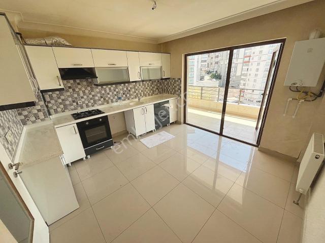 Agen'den Güventepe'de Kızılcahamam Caddesi Üzerinde Kiralık 4+1