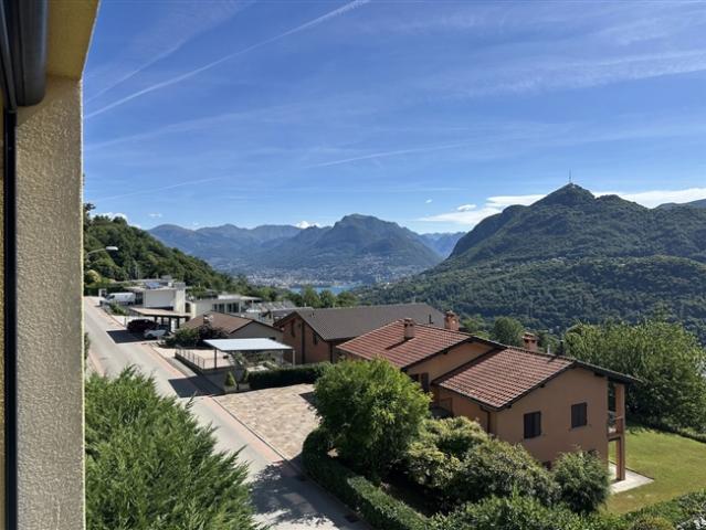 AGRA – COLLINA D'ORO Moderne Attika Duplexwohnung Blick auf den See
