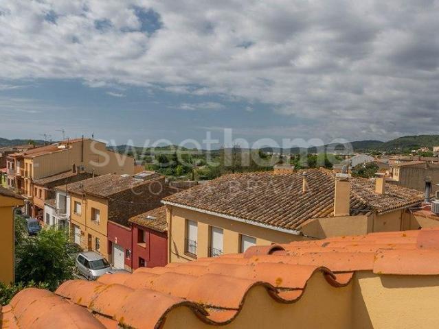 Agradable casa adosada en esquina con terraza, jardín, garaj. 254m² Palafrugell