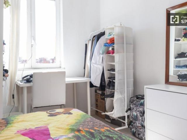 Habitación en piso de 4 habitaciones en alquiler en Lucero, Madrid