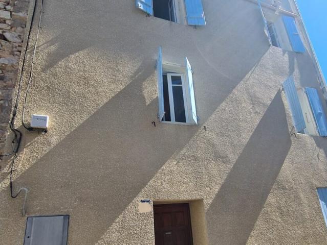 Agreable village pittoresque de la vallee de l'Orb avec cafe. 67m² Cessenon sur Orb