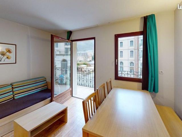 Agréable appartement de type 3 meublé avec balcon – face au parc du Casino