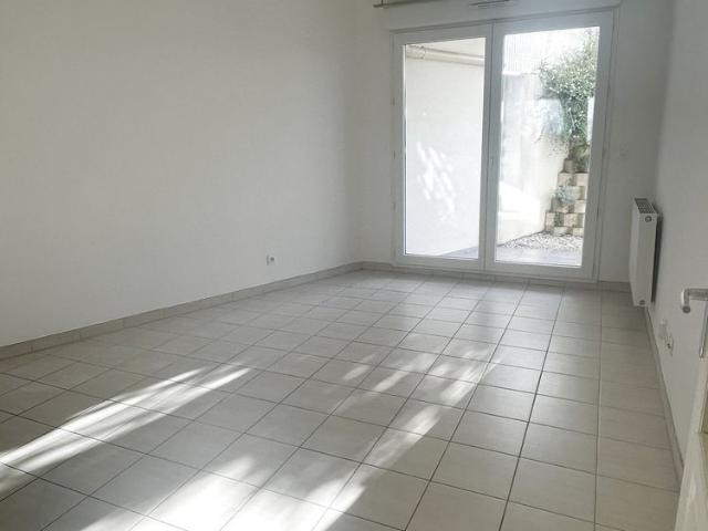 Agréable appartement F2 avec terrasse et parking