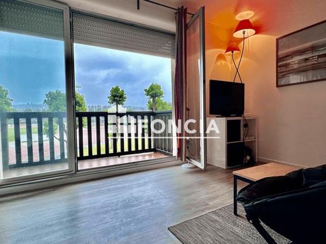 Agréable appartement lumineux à 2 minute gare et place morny avec beau balcon et vue dégagée