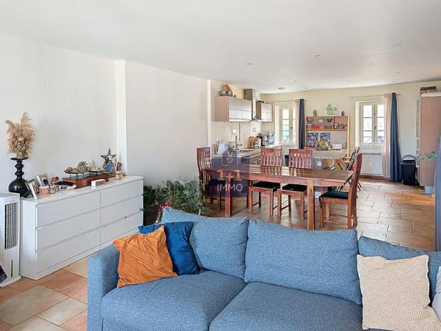Agréable duplex centre village