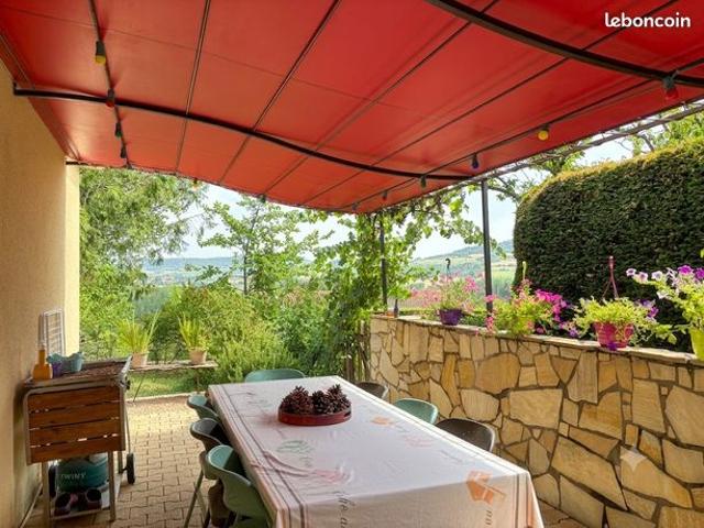 Agréable et grande maison de plain pied avec vue