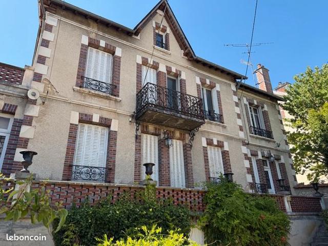 Agréable Maison ancienne avec 2 Garages