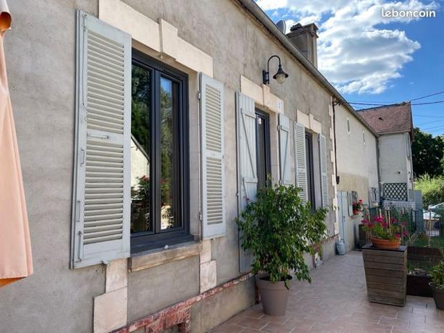 Agréable Maison ancienne de 6 pièces principales avec Garage et Préau