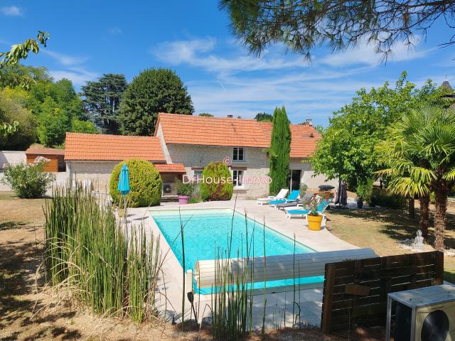 Agréable maison atypique de 210m² 5 chambres piscine