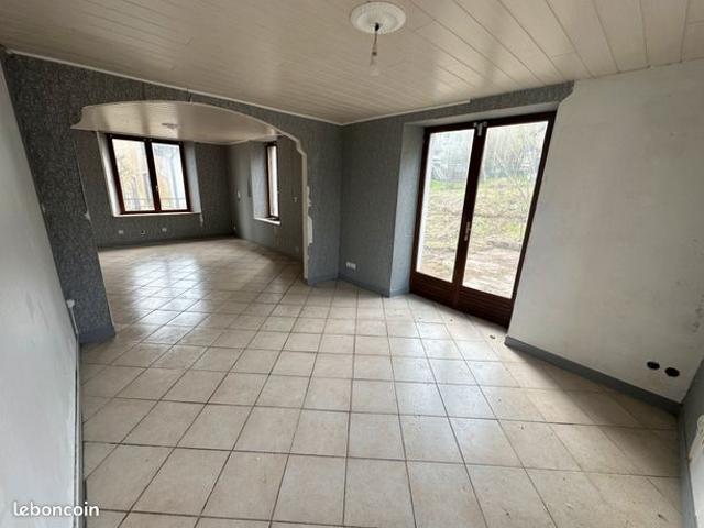 AGREABLE MAISON D'HABITATION A RENOVER de 130 m² AVEC DEPENDANCES