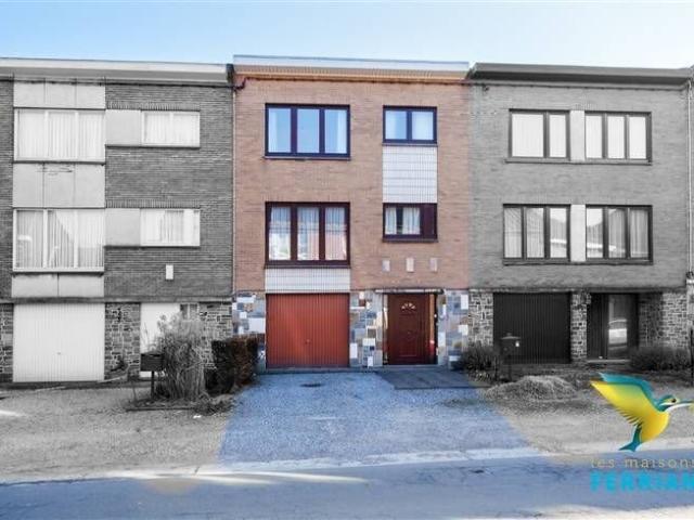 Agréable Maison d'habitation avec garage et jardin