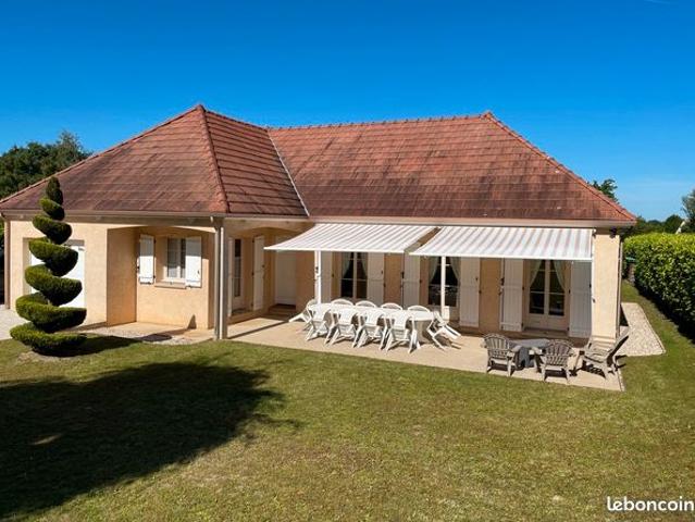 Agréable Pavillon de 7 pièces principales avec Garage attenant