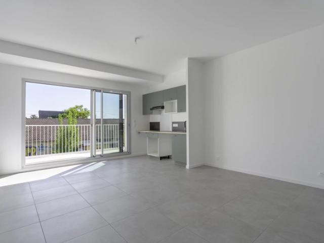 Agréable studio avec terrasse côté arrière et environnement résidentiel calme
