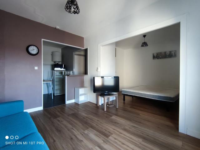 Agréable studio spacieux meublé, centre ville Pouzauges