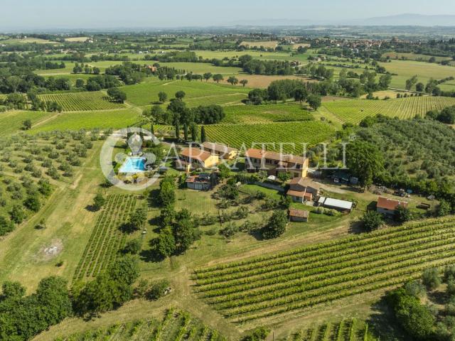 Agriturismo con cantina piscina e terreni a Montepulciano 1040m² Montepulciano Stazione