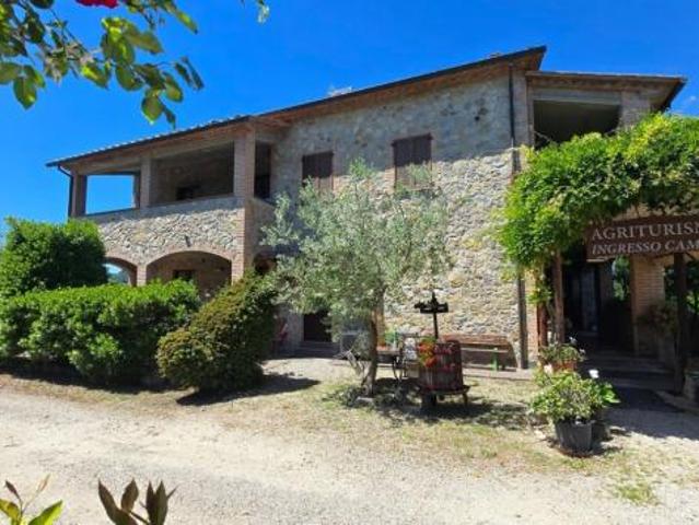 Agriturismo in vendita a Baschi