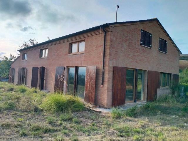 Agriturismo in vendita a Monterubbiano