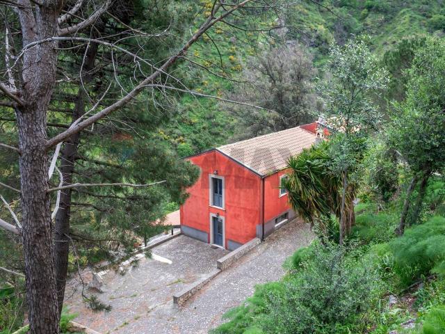 Agriturismo in vendita a Mandanici