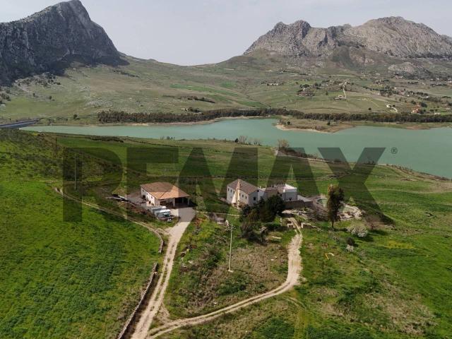 Agriturismo in vendita a Piana Degli Albanesi