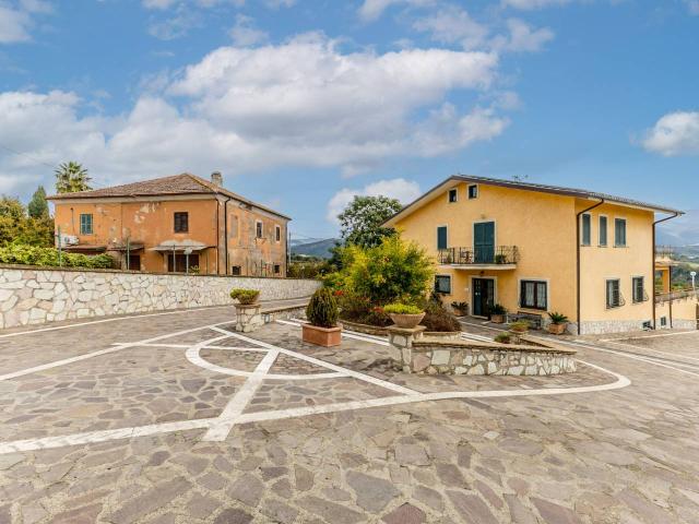 Agriturismo in vendita a Tarano