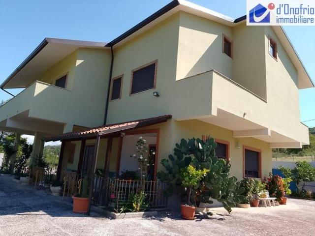 AGRO BARANELLO CONTRADA ISCHIOLE EX SANTA CECILIA VILLA CON TERRENO