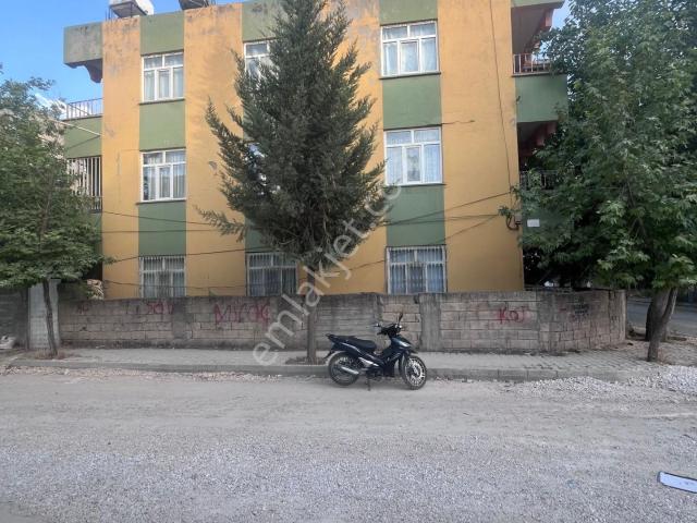 Adıyaman Sümerevler'de Satılık 389m2 Arsalı 3 Katlı Müstakil Ev