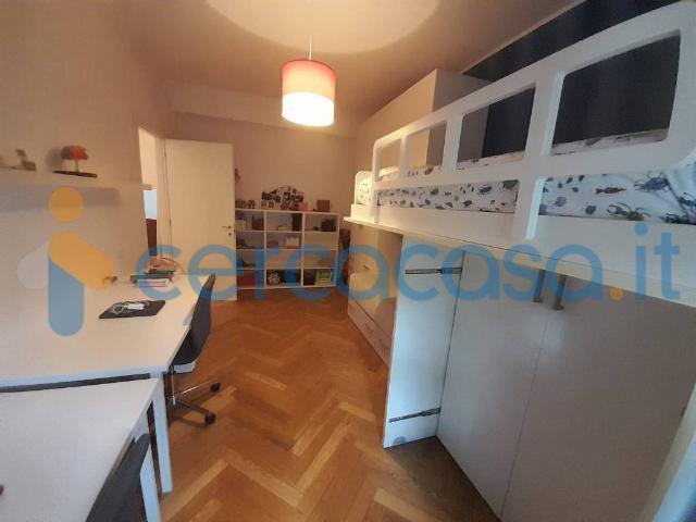 ad.ze mm bande nere, trilocale arredato